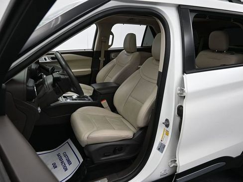 Used 2023 Ford Explorer Platinum w/ Technology Package image 11