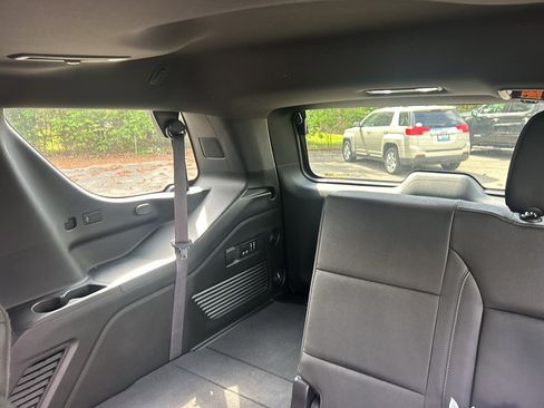 Used 2022 Chevrolet Tahoe Z71 w/ Luxury Package AWD/4WD image 15