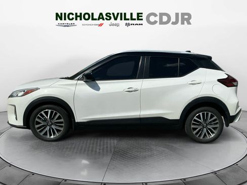 Used 2023 Nissan Kicks SV FWD image 2