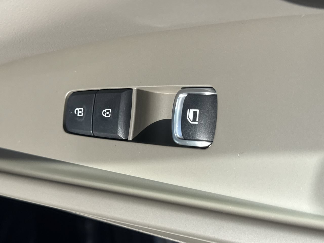 New 2027 Kia Carnival LX FWD image 32