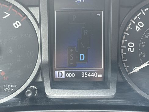 Used 2018 Toyota Tacoma TRD Off-Road image 30