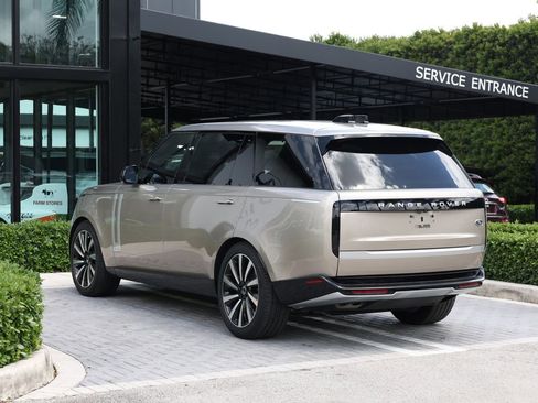 Used 2023 Land Rover Range Rover Long Wheelbase Autobiography AWD/4WD image 5