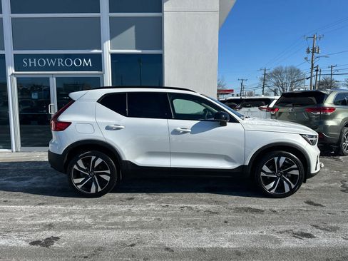 Used 2023 Volvo XC40 B5 Plus w/ Climate Package image 6