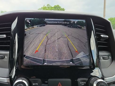 Used 2021 RAM 1500 Big Horn AWD/4WD image 17