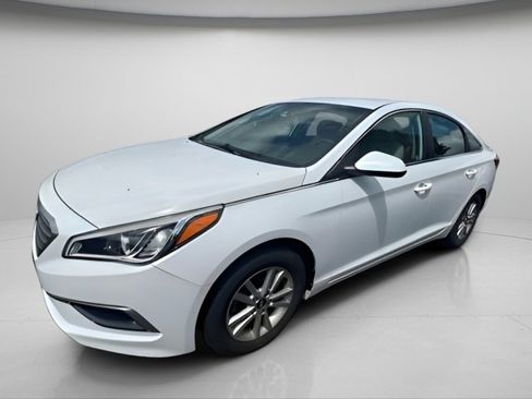 Used 2017 Hyundai Sonata SE FWD image 2