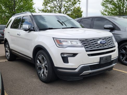 Used 2018 Ford Explorer Platinum AWD/4WD image 3