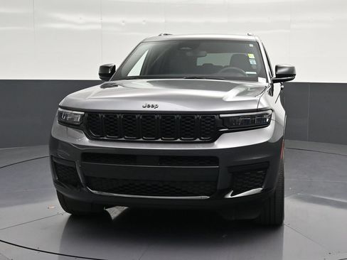 Used 2023 Jeep Grand Cherokee L Laredo RWD image 6