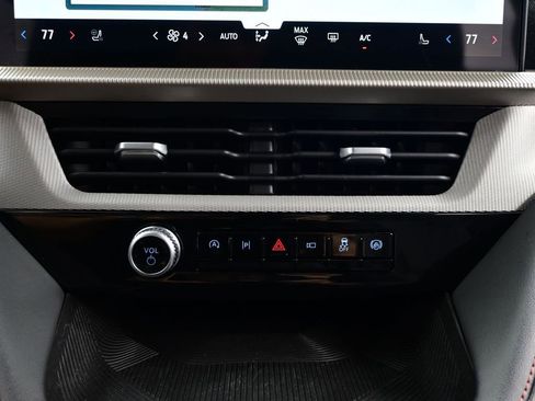 Used 2025 Ford Explorer Active w/ Active Comfort Package RWD image 24