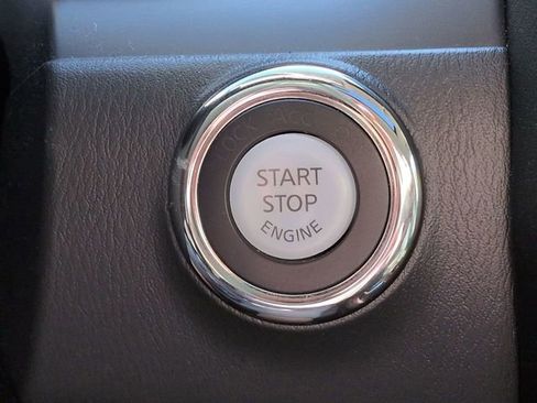 Used 2022 Nissan Armada SL image 33