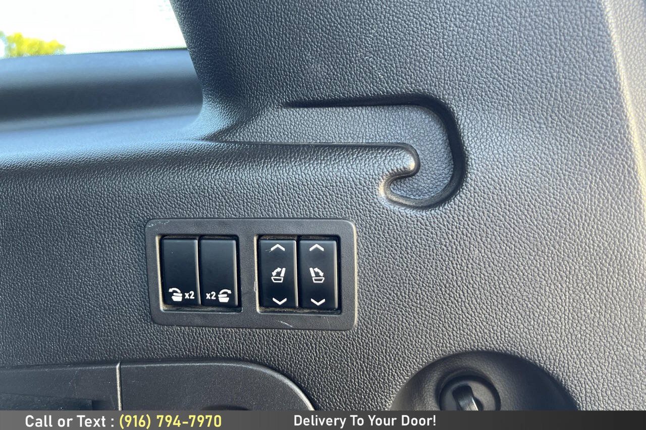Used 2015 Chevrolet Suburban LT AWD/4WD image 12