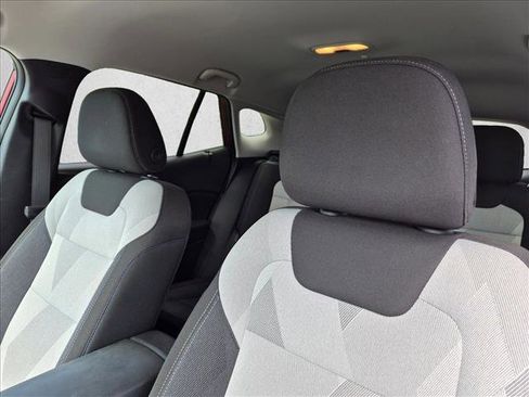 Used 2025 Chevrolet Trax LS w/ LS Convenience Package FWD image 12