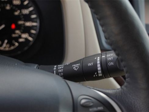 Used 2018 Nissan Pathfinder Platinum image 36