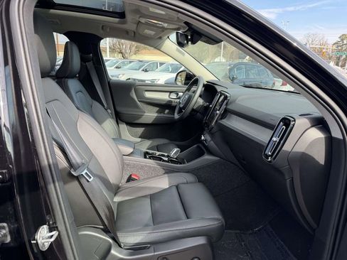 Certified 2025 Volvo XC40 B5 Ultra w/ Climate Package AWD/4WD image 13