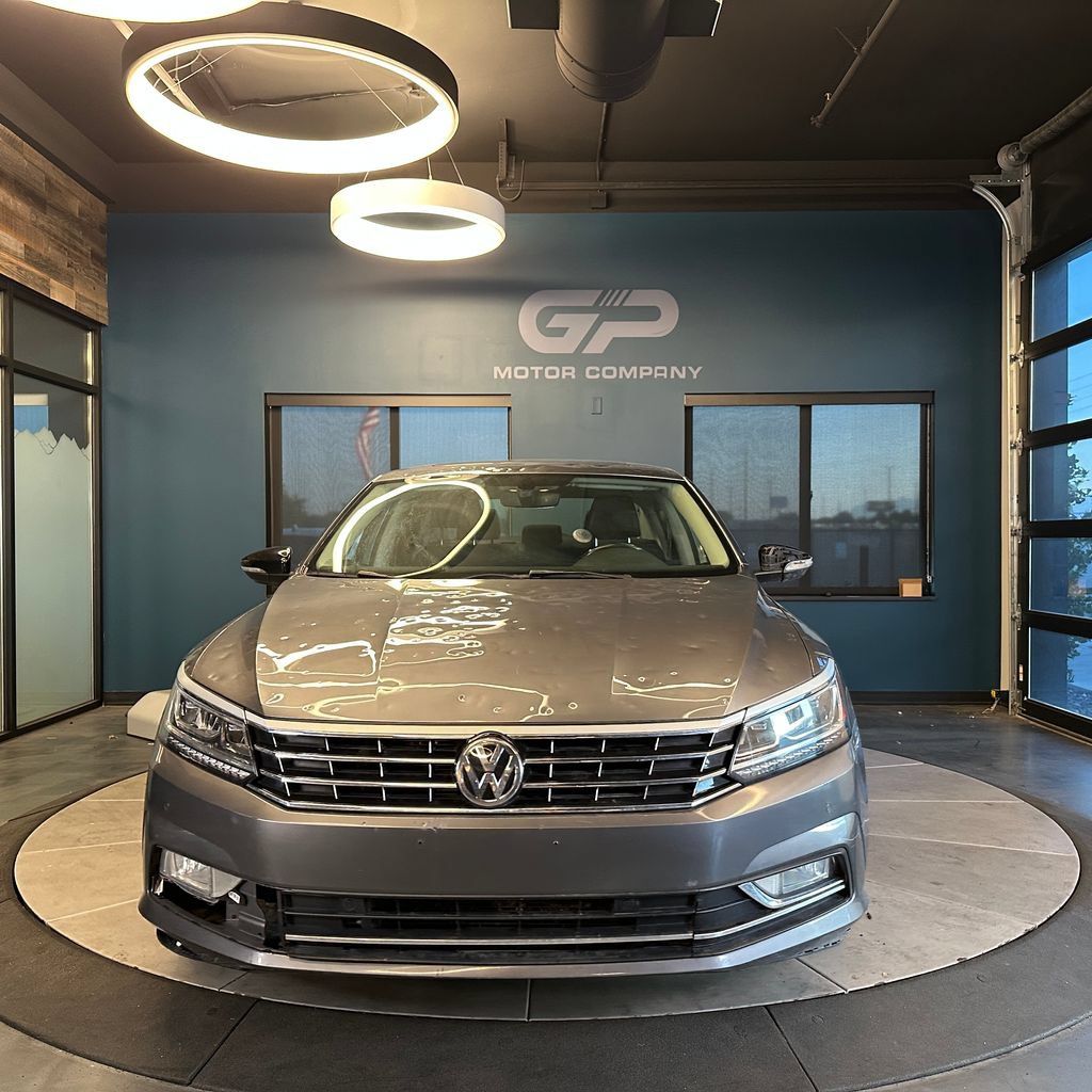 Used 2018 Volkswagen Passat 2.0T SE FWD image 8