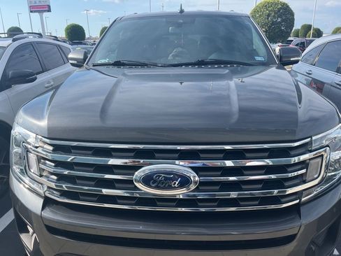 Used 2018 Ford Expedition XLT w/ Equipment Group 202A RWD image 2