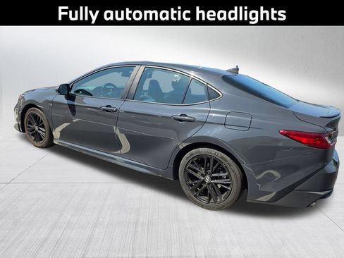Used 2025 Toyota Camry SE FWD image 9