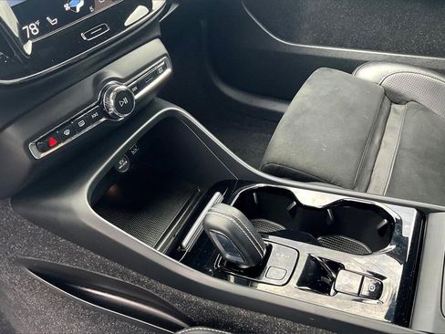 Used 2021 Volvo XC40 T5 R-Design w/ Climate Package image 17