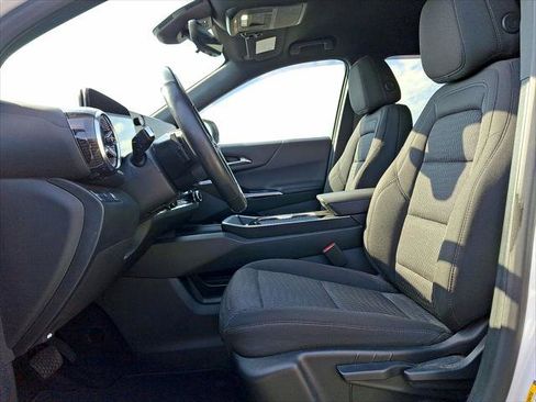 Used 2025 Chevrolet Equinox LT w/ Safety and Technology Package image 11