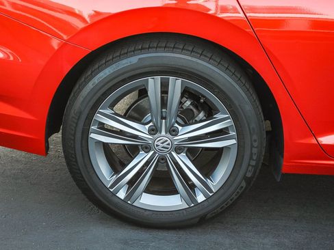 Certified 2021 Volkswagen Jetta R-Line w/ R-Line Cold Weather Package FWD image 11