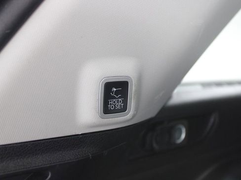 Used 2023 Jeep Grand Cherokee Limited image 16