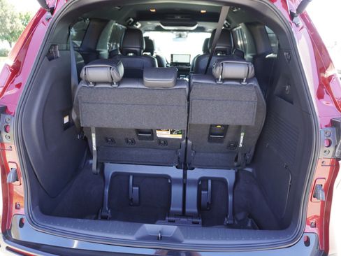 Used 2025 Toyota Sienna Platinum AWD/4WD image 13