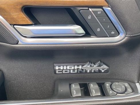 Used 2022 Chevrolet Silverado 1500 High Country w/ Technology Package image 12