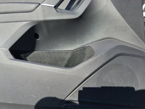 Used 2020 Volkswagen Tiguan SE image 29