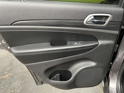 Used 2019 Jeep Grand Cherokee Altitude AWD/4WD image 43
