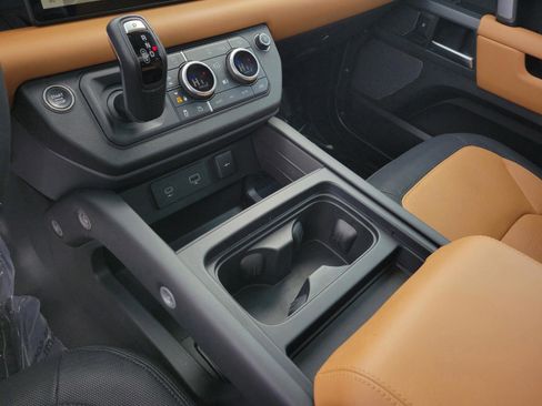 Used 2024 Land Rover Defender 110 X-Dynamic SE image 13