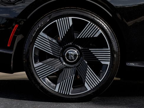 Certified 2025 Rolls-Royce Spectre w/ Spectre Enhancement Package image 21