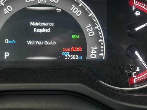 Used 2025 Toyota RAV4 XLE FWD image 25