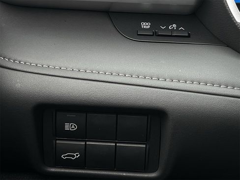 Used 2025 Toyota Highlander XLE image 20