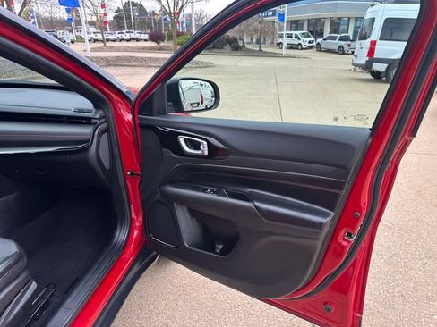 Used 2024 Jeep Compass Trailhawk AWD/4WD image 10