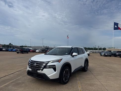 Used 2024 Nissan Rogue SV FWD image 7