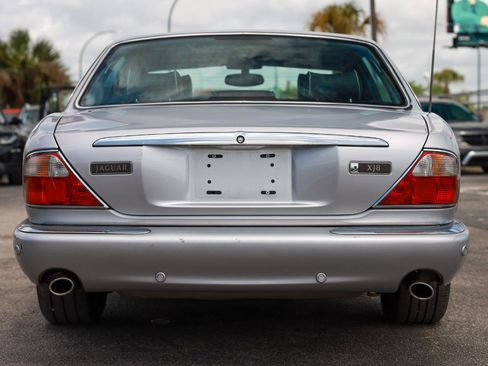 Used 2002 Jaguar XJ8 image 7