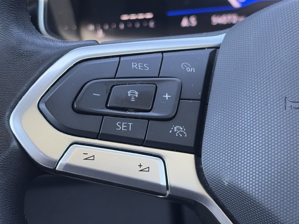Used 2025 Volkswagen Jetta SE FWD image 11