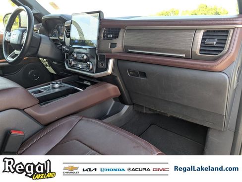 Used 2024 Ford Expedition Limited image 10