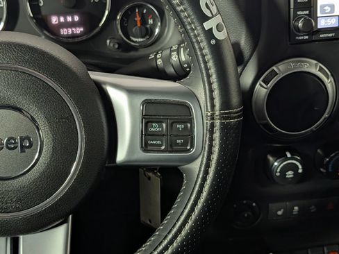 Used 2015 Jeep Wrangler Unlimited Rubicon AWD/4WD image 21