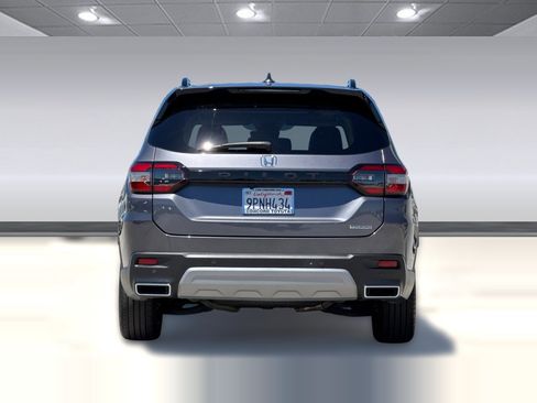 Used 2025 Honda Pilot Touring image 9
