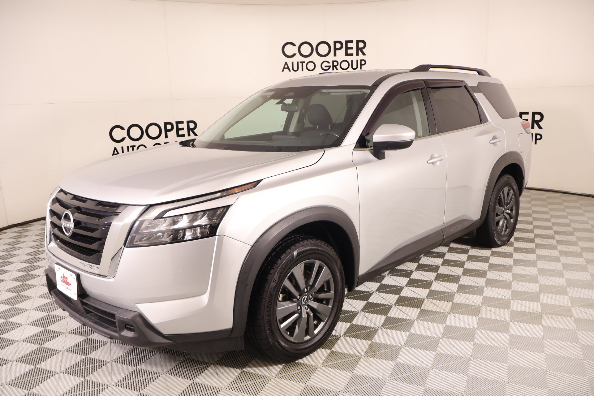 Used 2024 Nissan Pathfinder SV FWD image 10