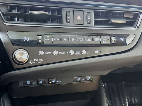 Used 2025 Lexus ES 350 w/ Accessory Package (Z2) image 15