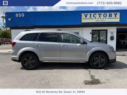 Used 2020 Dodge Journey Crossroad FWD image 2