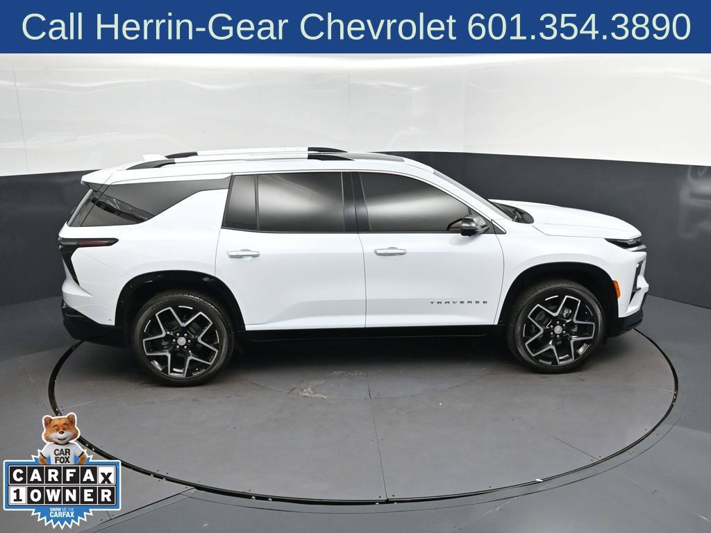Used 2026 Chevrolet Traverse High Country FWD image 35