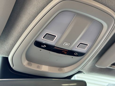 Used 2023 Volvo XC40 B4 Core w/ Convenience Package image 33