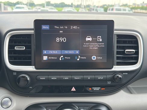 Used 2025 Hyundai Venue SEL FWD image 21