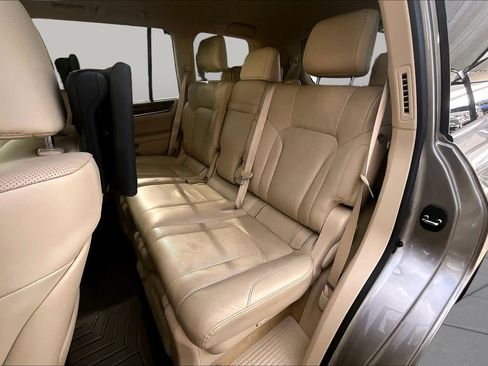 Used 2020 Lexus LX 570 4WD w/ Luxury Package image 21
