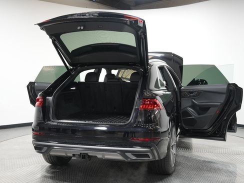 Used 2021 Audi Q8 Premium Plus w/ Premium Plus Package image 12