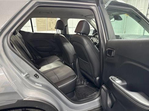 Used 2022 Hyundai Venue Limited FWD image 15