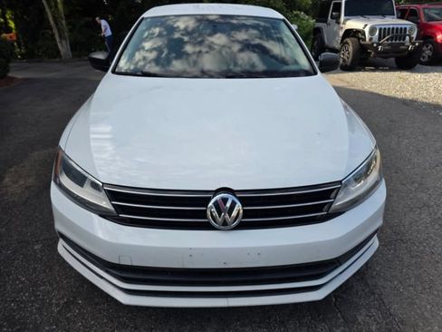 Used 2016 Volkswagen Jetta SE FWD image 2