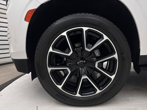 Used 2021 Chevrolet Suburban RST w/ Rear Media and Nav Package image 16